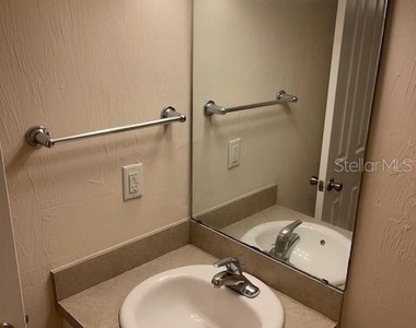 501 Sw 75th Street - Photo Thumbnail 5