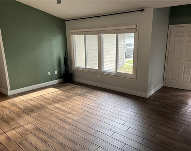 4617 Nw 21st Street - Photo Thumbnail 7