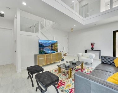 10468 Sw 32nd Avenue - Photo Thumbnail 3