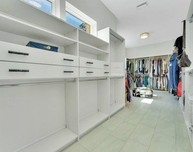 10468 Sw 32nd Avenue - Photo Thumbnail 14