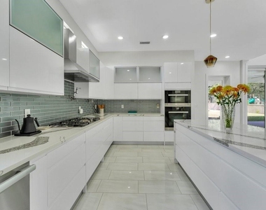10468 Sw 32nd Avenue - Photo Thumbnail 9
