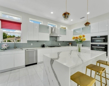 10468 Sw 32nd Avenue - Photo Thumbnail 11