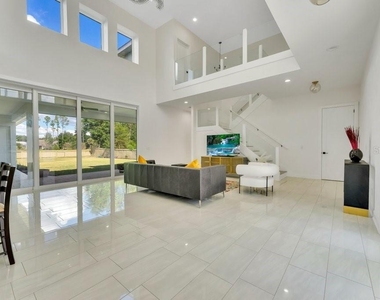 10468 Sw 32nd Avenue - Photo Thumbnail 8