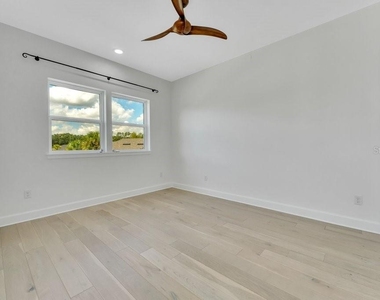10468 Sw 32nd Avenue - Photo Thumbnail 12