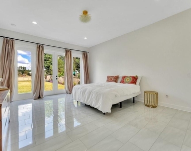 10468 Sw 32nd Avenue - Photo Thumbnail 17