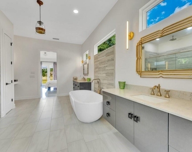 10468 Sw 32nd Avenue - Photo Thumbnail 15