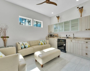 10468 Sw 32nd Avenue - Photo Thumbnail 7