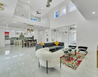 10468 Sw 32nd Avenue - Photo Thumbnail 4