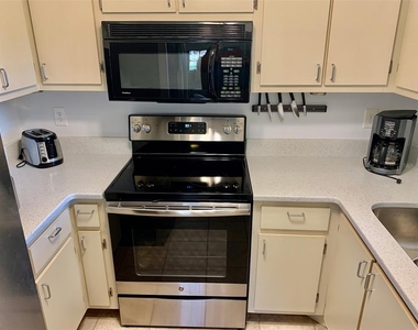 19505 Quesada Avenue - Photo Thumbnail 9