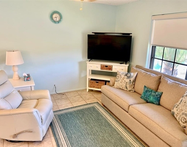 19505 Quesada Avenue - Photo Thumbnail 6
