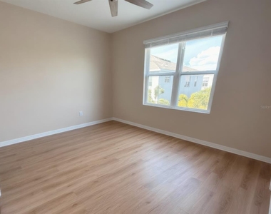 8653 Palmer Park Circle - Photo Thumbnail 7