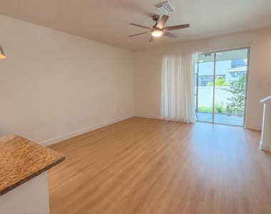 8653 Palmer Park Circle - Photo Thumbnail 5