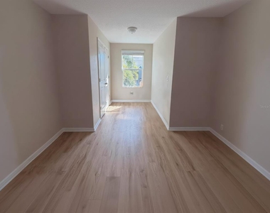 8653 Palmer Park Circle - Photo Thumbnail 6