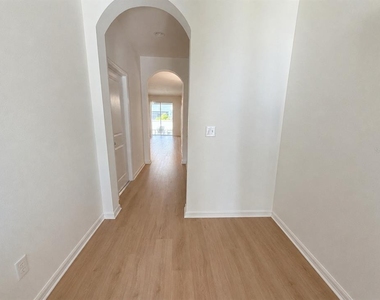 8653 Palmer Park Circle - Photo Thumbnail 2