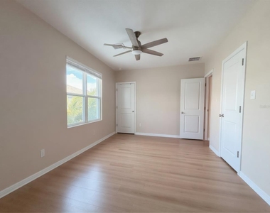 8653 Palmer Park Circle - Photo Thumbnail 10
