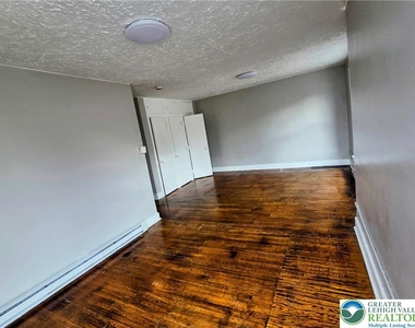 102 N 8th Street - Photo Thumbnail 5