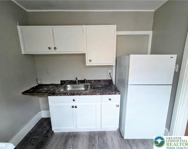 102 N 8th Street - Photo Thumbnail 3
