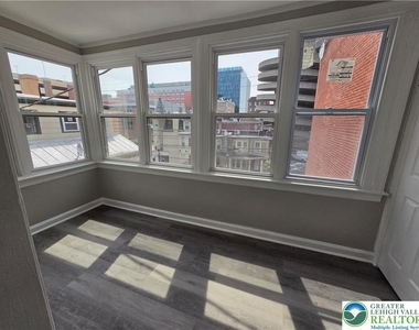104 N 8th Street - Photo Thumbnail 8