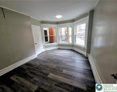 104 N 8th Street - Photo Thumbnail 6