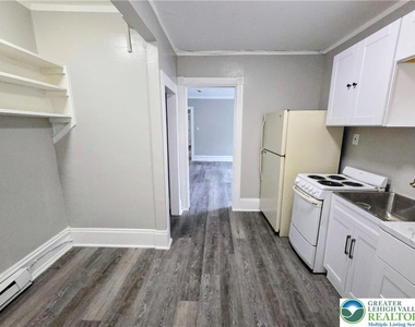 104 N 8th Street - Photo Thumbnail 3