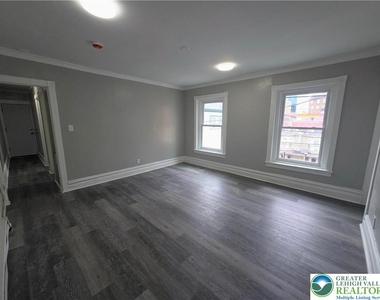 104 N 8th Street - Photo Thumbnail 1