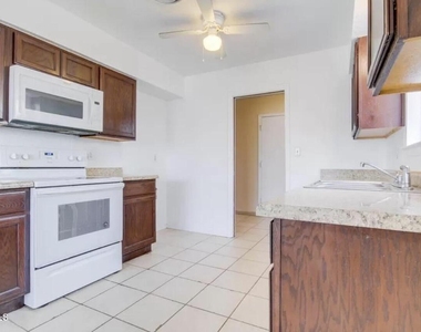 1718 Russ Randall Street - Photo Thumbnail 3