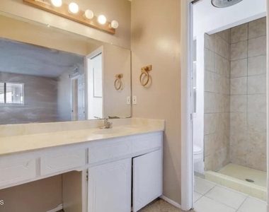 1718 Russ Randall Street - Photo Thumbnail 6