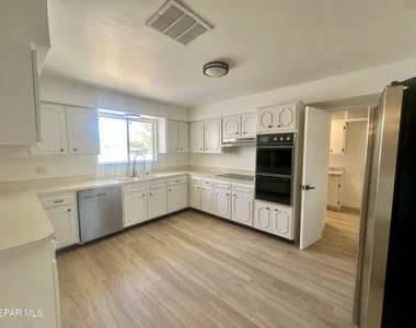 4128 Perth Drive - Photo Thumbnail 2