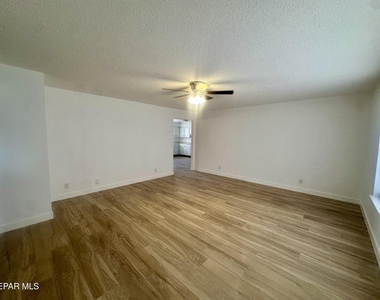 4128 Perth Drive - Photo Thumbnail 4