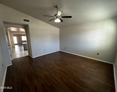 2405 Sparrow Point Street - Photo Thumbnail 1