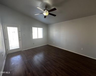 2405 Sparrow Point Street - Photo Thumbnail 5