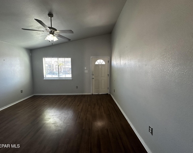 2405 Sparrow Point Street - Photo Thumbnail 2