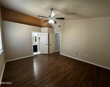 2405 Sparrow Point Street - Photo Thumbnail 14