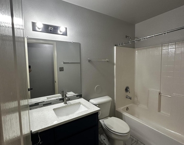 2405 Sparrow Point Street - Photo Thumbnail 12