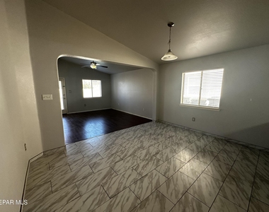 2405 Sparrow Point Street - Photo Thumbnail 4