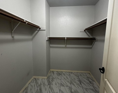 2405 Sparrow Point Street - Photo Thumbnail 16