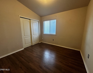 2405 Sparrow Point Street - Photo Thumbnail 7