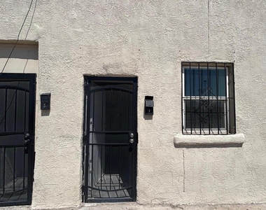 920 S Stanton Street - Photo Thumbnail 1