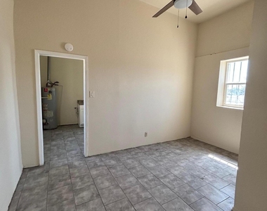920 S Stanton Street - Photo Thumbnail 5