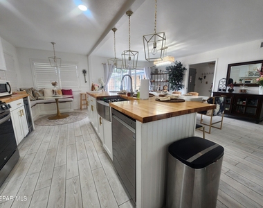 9008 Turrentine Drive - Photo Thumbnail 16