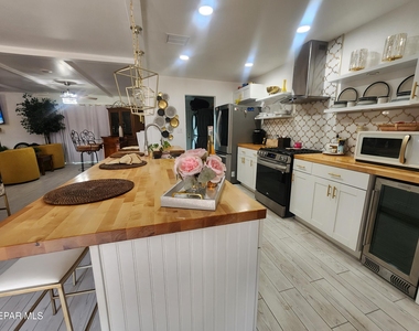 9008 Turrentine Drive - Photo Thumbnail 11