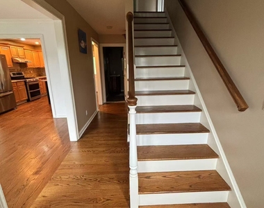 36 Nicholas Avenue - Photo Thumbnail 12
