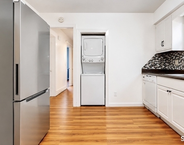 21 Parmalee Avenue - Photo Thumbnail 4