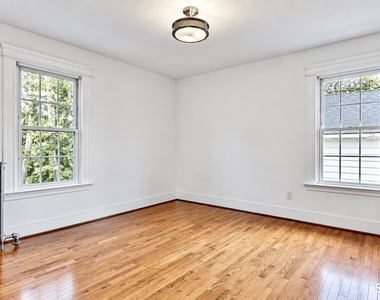 21 Parmalee Avenue - Photo Thumbnail 8