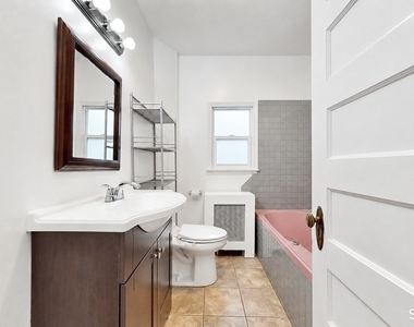 21 Parmalee Avenue - Photo Thumbnail 7