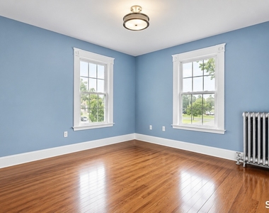 21 Parmalee Avenue - Photo Thumbnail 6