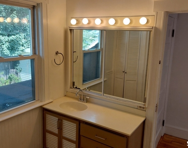 136 Mead Avenue - Photo Thumbnail 10