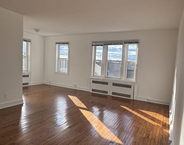 70 Strawberry Hill Avenue - Photo Thumbnail 5