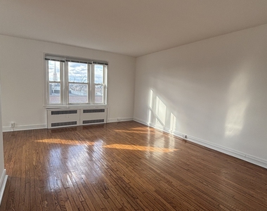 70 Strawberry Hill Avenue - Photo Thumbnail 3