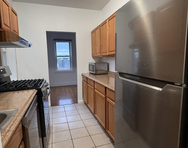 70 Strawberry Hill Avenue - Photo Thumbnail 9